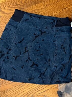 Athleta Navy Blue Athletic Skort with Leaf Print